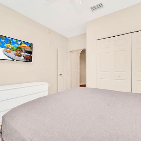 Bright & Modern 2Br Condo With Pool & Hot Tub, Near Disney! Orlando Luaran gambar